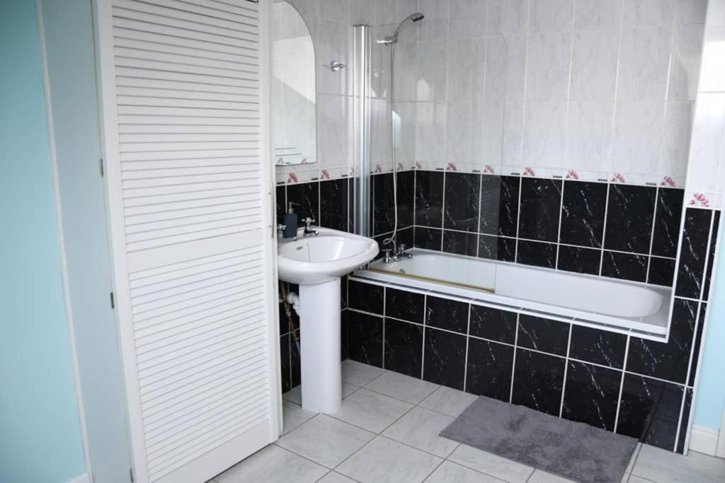 Whitehead Holiday Cottage 外观 照片